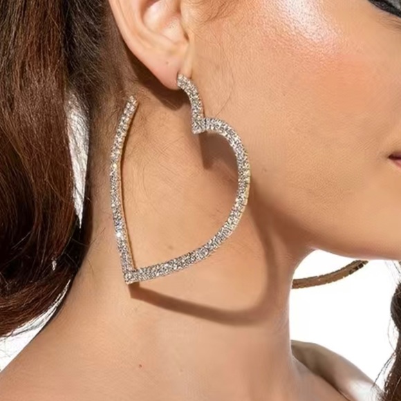 Exaggerated Big Heart Rhinestone Hoop Earrings - Picture 3 of 3